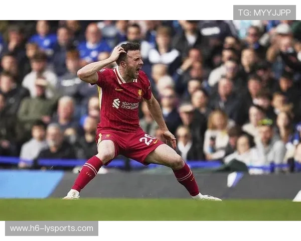 利物浦前锋连续破门，英超领头羊紧咬追赶，利物浦 前锋