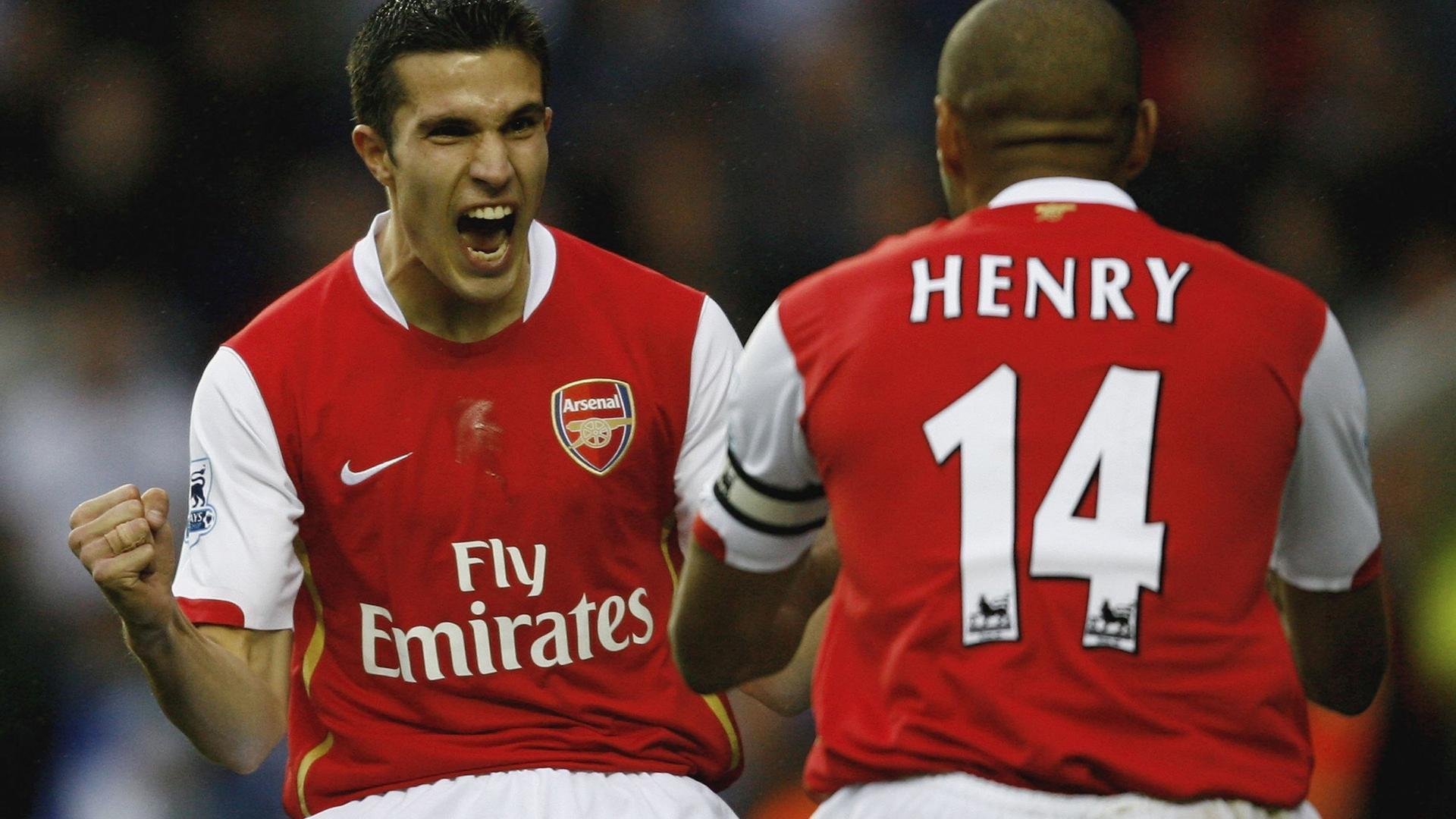 决赛精彩瞬间成为足球经典回忆，足球进入决赛