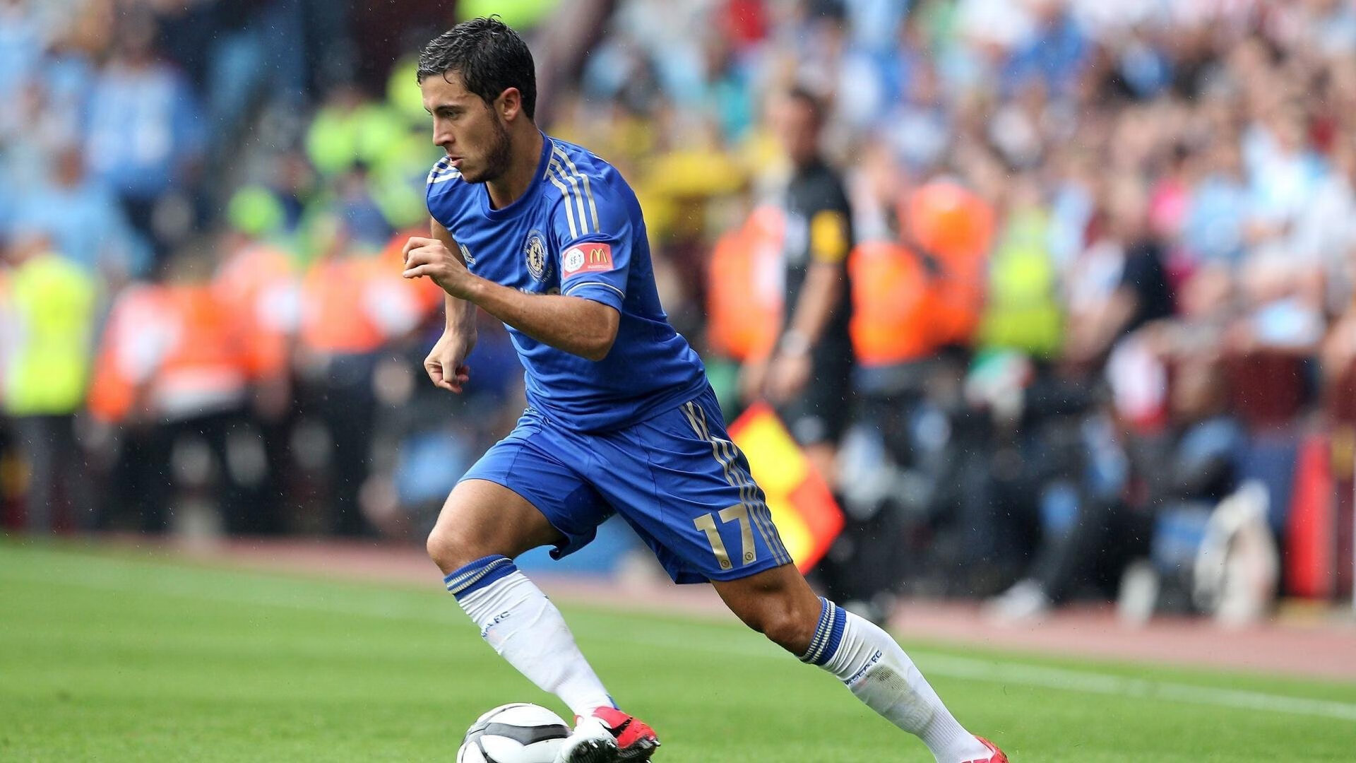 国家队后卫线上直播战术复盘互动教学获得粉丝好评，足球国家队后卫